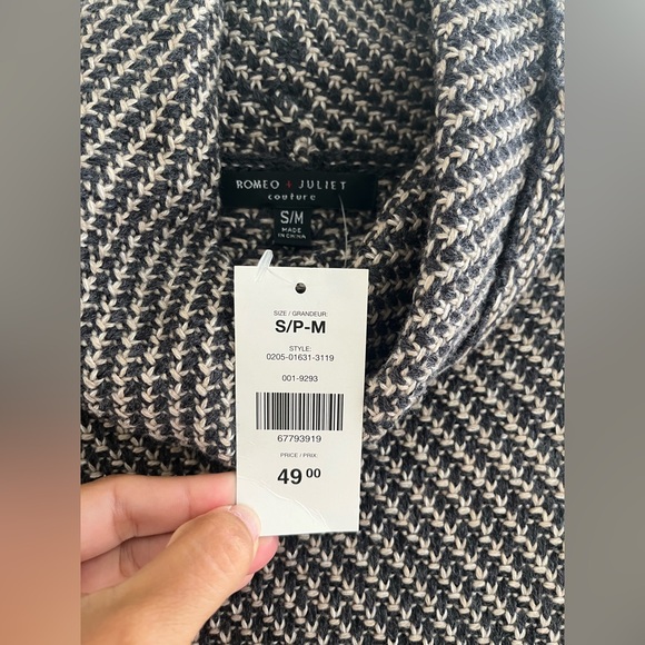 Romeo & Juliet Couture Poncho - Picture 5 of 5